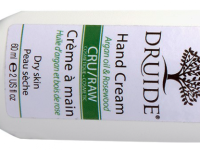 Une crème à mains à l’huile d’argan et bois de rose pour peau sèche