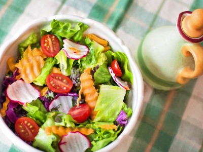 Faire une salade composée de saison
