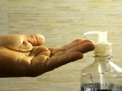 Lire les ingrédients des produits d'hygiène